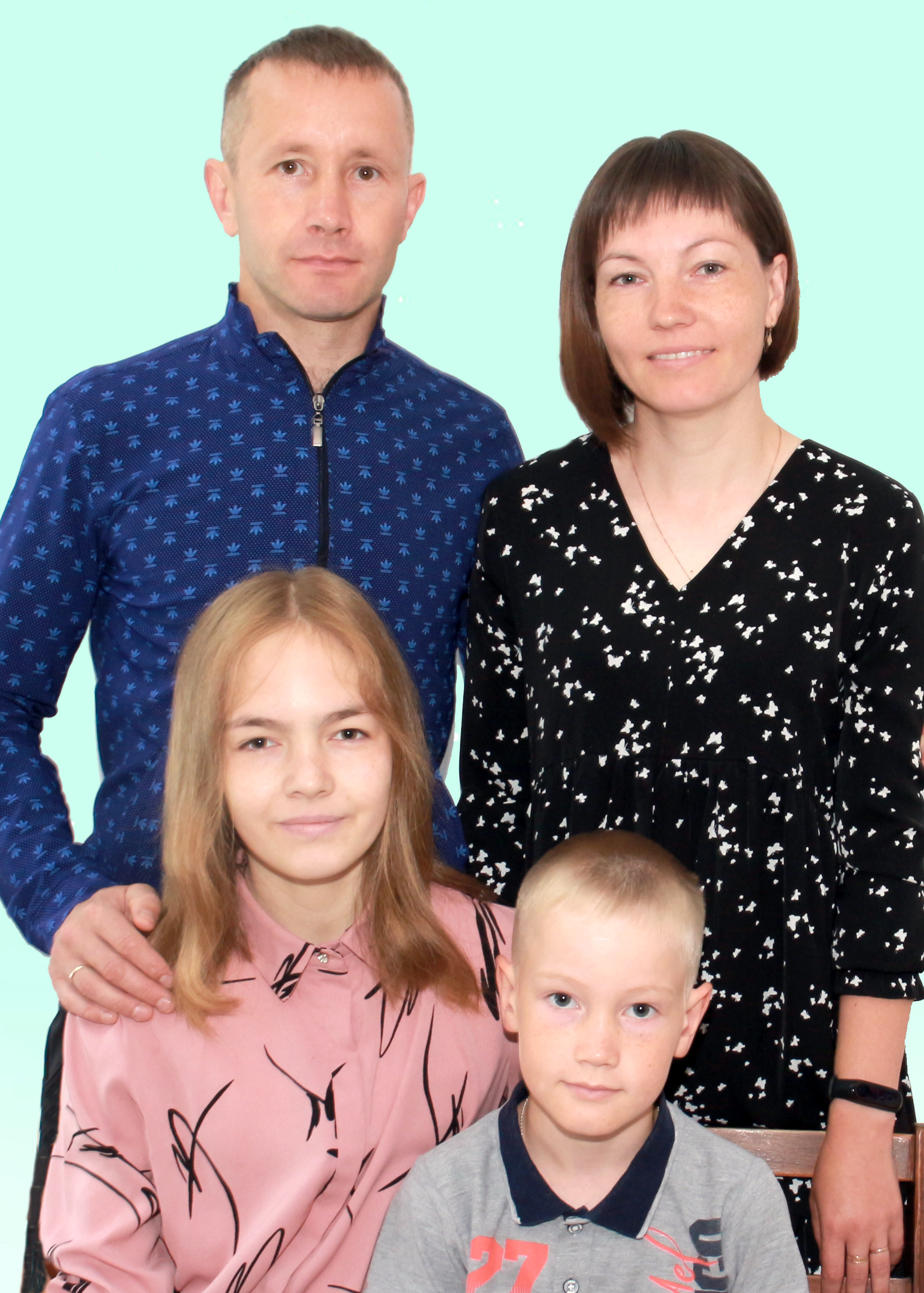 Спортивная семья Петровых Якова Анатольевича  и Елены Александровны (дети Полина и Иван).