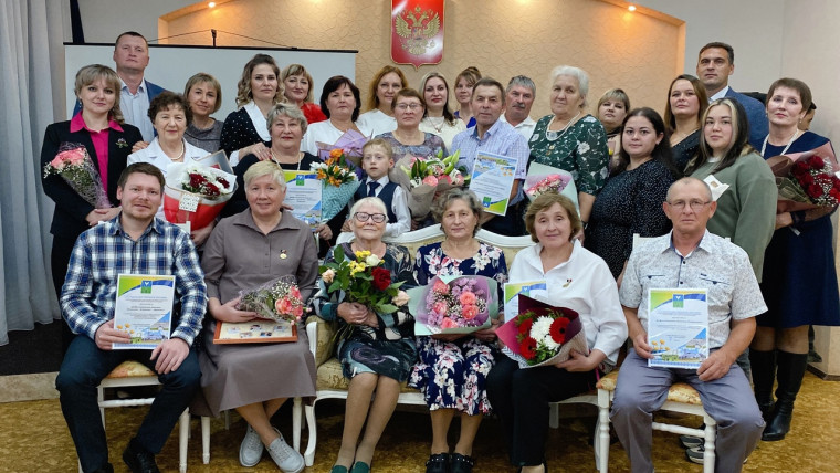 «От всей души» или «Трудовым династиям – честь и хвала». «От всей души» или «Трудовым династиям – честь и хвала».